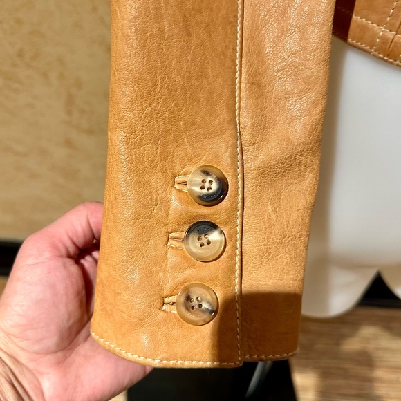Andrew Marc - Camel color -cropped- Distressed Leather Blazer Jacket - Picture 5 of 10